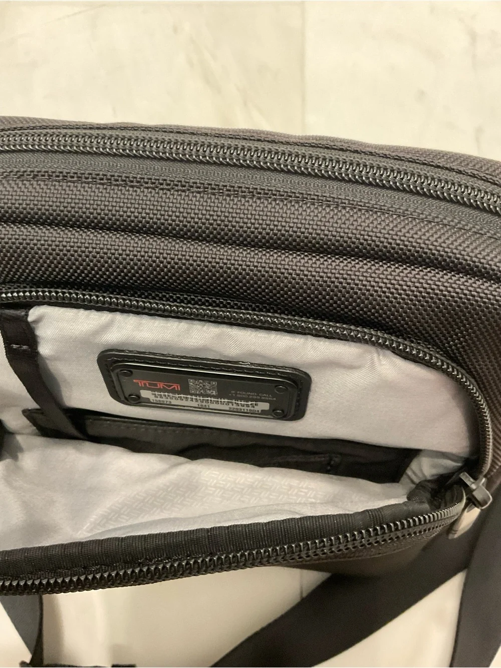 NEW Tumi ALPHA 10.0” MEDIUM FXT Ballistic Nylon Crossbody Bag - BLACK